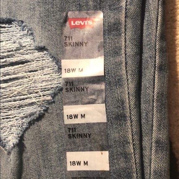 Plus Size Levi’s 711 Skinny, Sculpt Jeans - Picture 12 of 17
